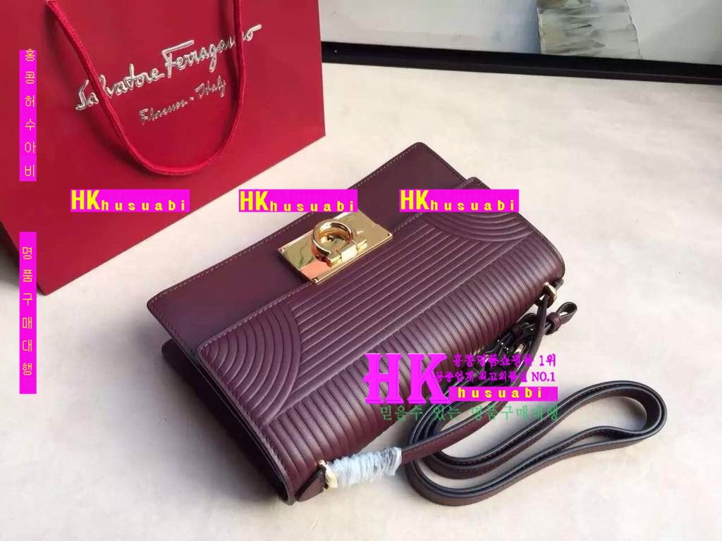 �ڹ̷��ޡ� NEW ��󰡸� ������ ũ�ν��� PE170504-27