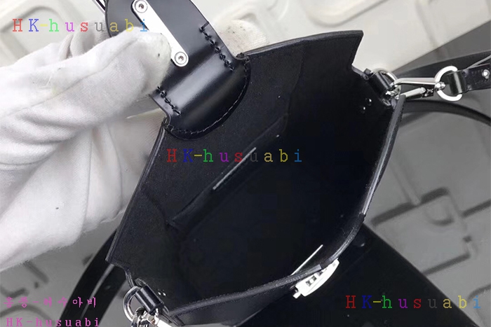 �ڹ̷��ޡ� ���̺��� ��Ʈ �ڽ��� M56038-1