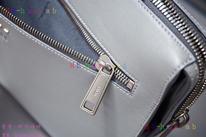 �ڹ̷��ޡ� ��� �Ż� ũ�ν��� F0448-2