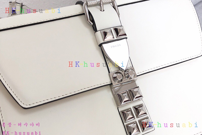 �ڹ̷��ޡ� ����� ���͵� �ΰ�  ����� PR 1BA179-2