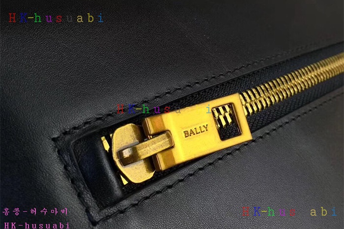 �ڹ̷��ޡ� �߸� ������ ũ�ν��� BL68088-2