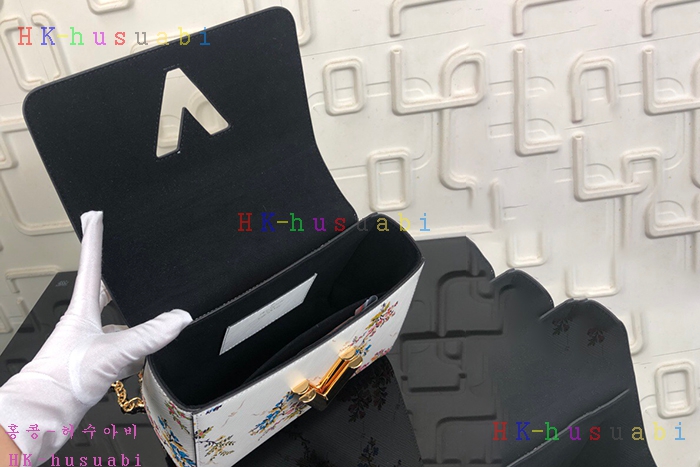 �ڹ̷��ޡ� ���̺��� Ʈ����Ʈ�� M54941