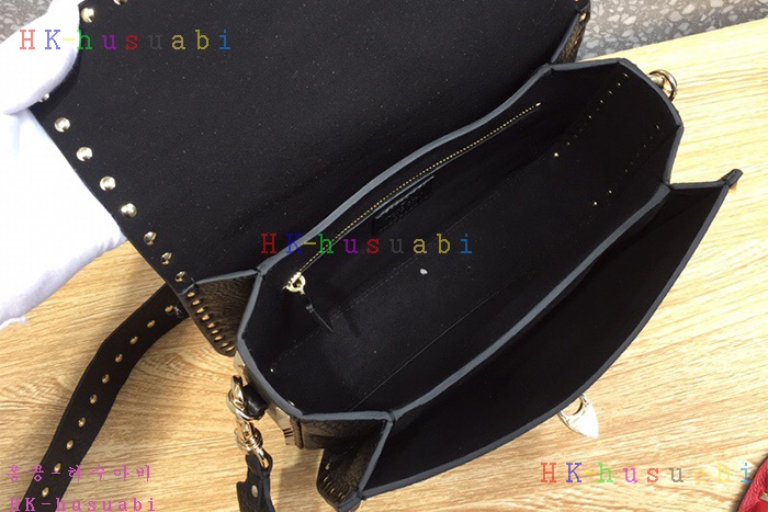 �ڹ̷��ޡ� �߷�Ƽ�� �����͵� ũ�ν��� V 0936B-3