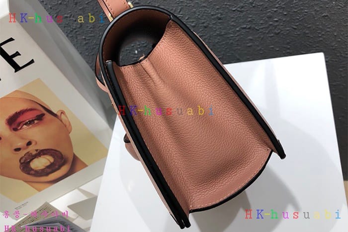 �ڹ̷��ޡ� 2018SS�ο��� �ٸ����γ� ũ�ν��� LW 11388
