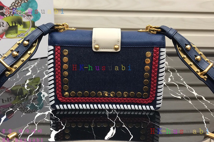 �ڹ̷��ޡ� ����� ī�̿��� P 1BD045-2