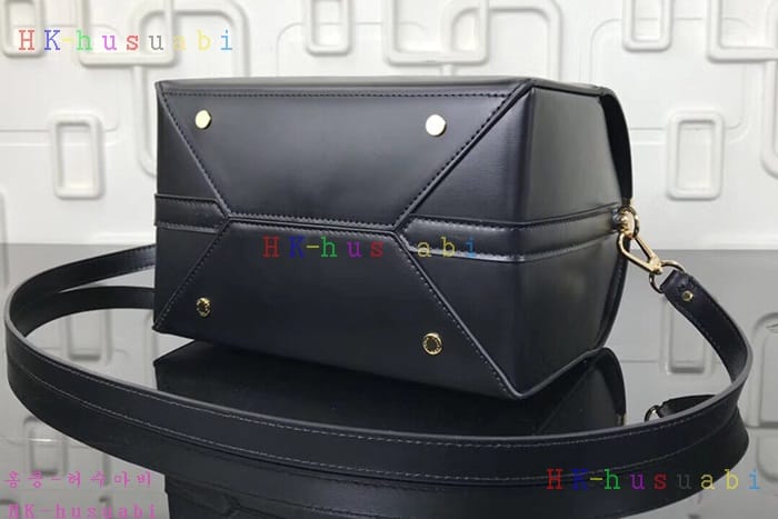 �ڹ̷��ޡ� ���̺��� ���ǵ� ���͹� M53041