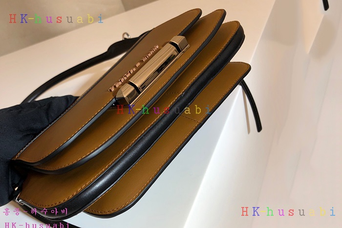 �ڹ̷��ޡ� ����� �ú��� ���� ����� P 1BD165