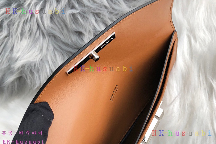 �ڹ̷��ޡ� ����� �ú��� ���� Ŭ��ġ P 1DF004-2