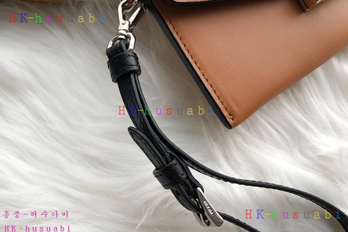 �ڹ̷��ޡ� ����� �ú��� ���� Ŭ��ġ P 1DF004-2