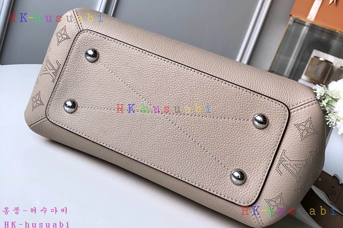 �ڹ̷��ޡ� ���̺��� �Ͽ�޾� ũ�ν��ٵ� ��Ʈ�� LV M55031